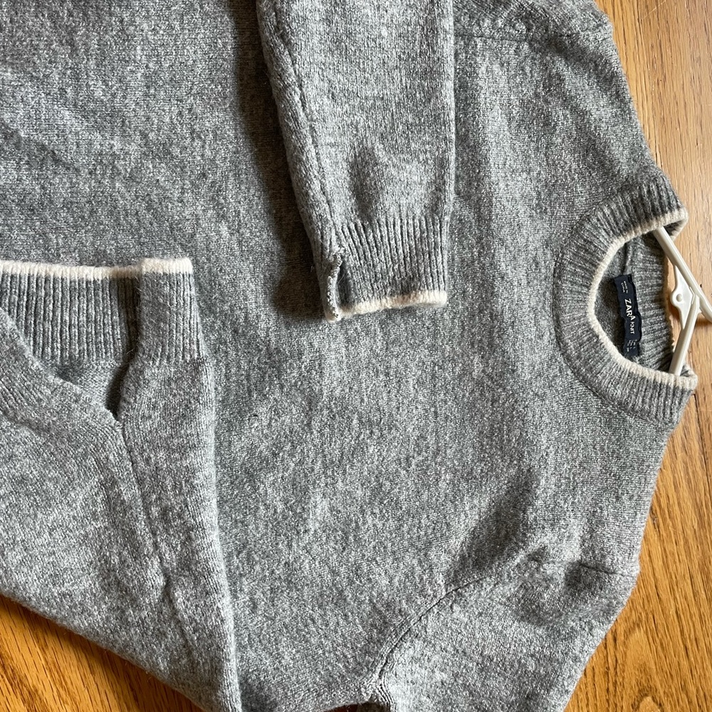 Zara gray knit crewneck sweater with white trim
